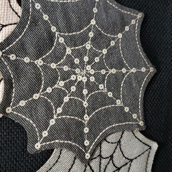 Melrose International NWT Black Table Runner with Appliqued Spider and Webs - Picture 2 of 7